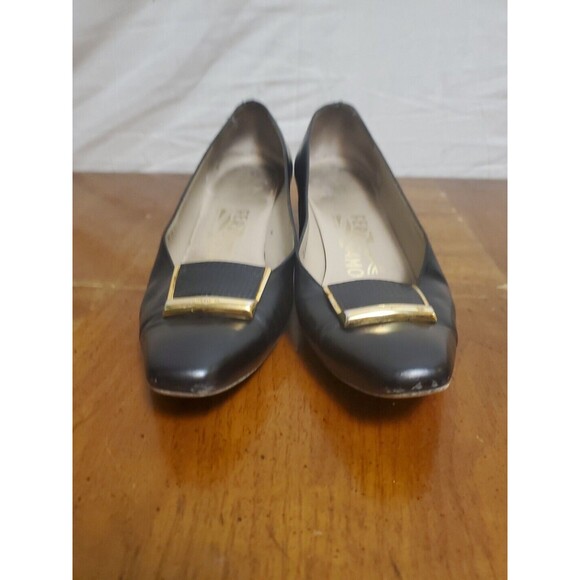 Salvatore Ferragamo Black Leather Pumps W/Signature Gold Buckle Sz 8.5 AA Vntg - Picture 5 of 7